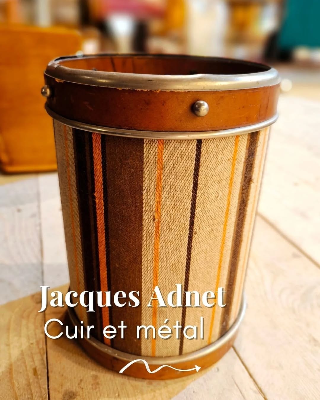 Post 1 by L'histoire sans fin - vintage on Instagram (carousel)