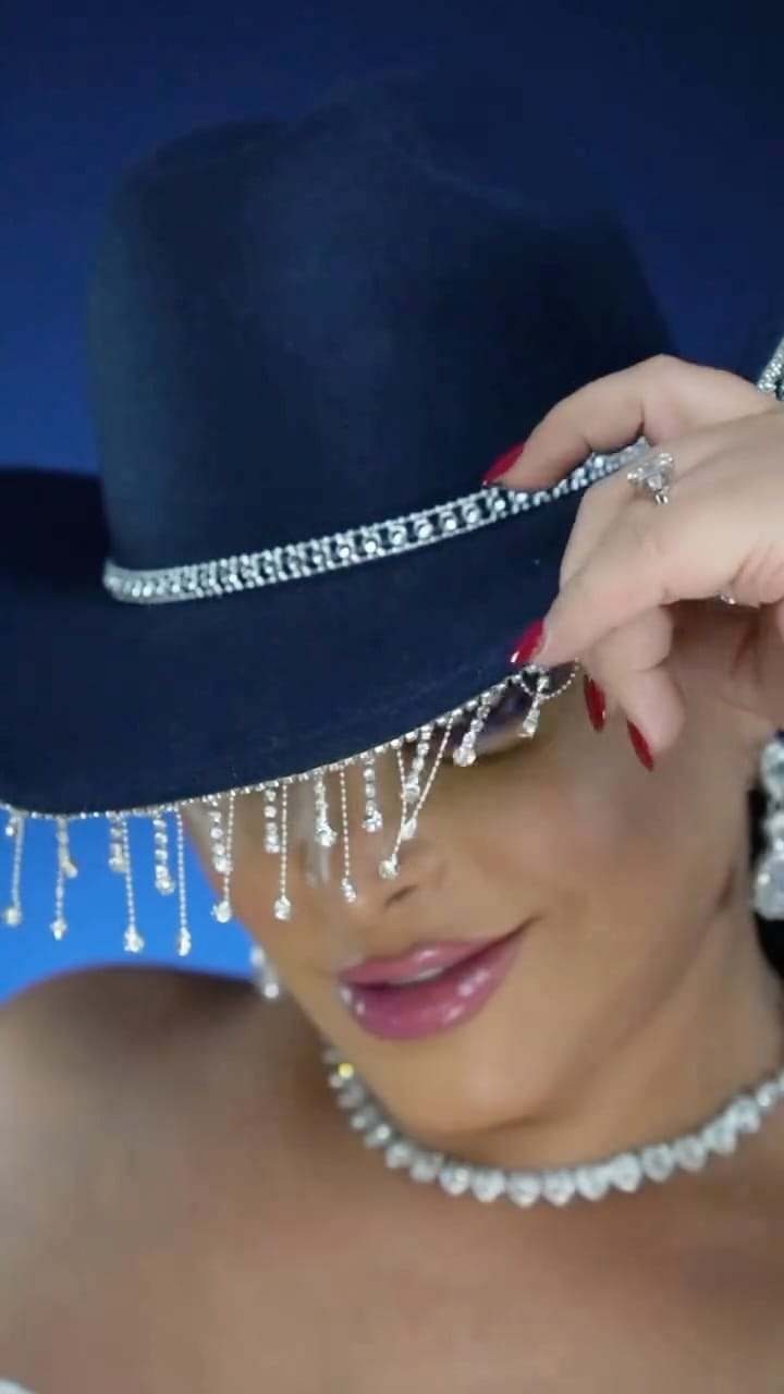 Post 8 by Rebecca mahra  rabhi مهرة ربيكا رابحي on Instagram (video)