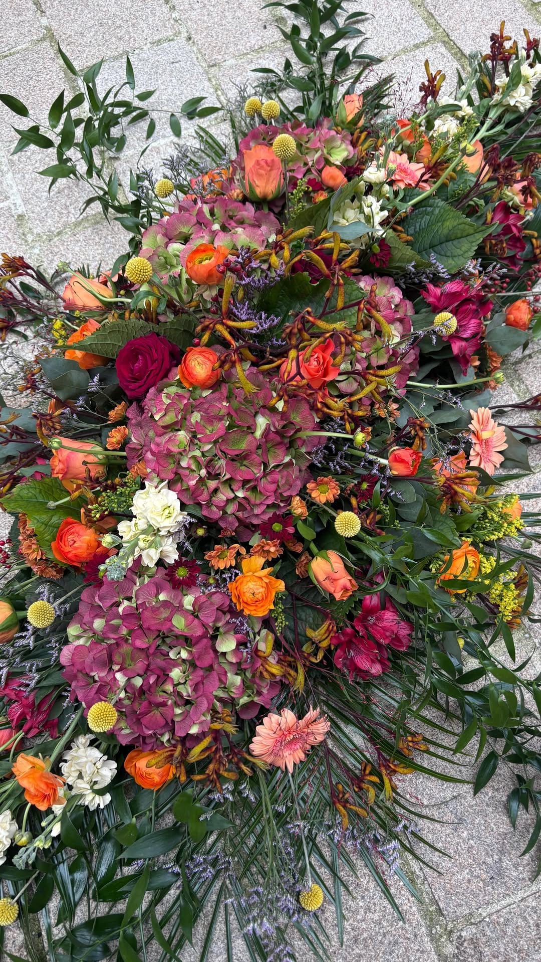 Post 8 by Symbiose Fleuriste & Céramiste on Instagram (video)