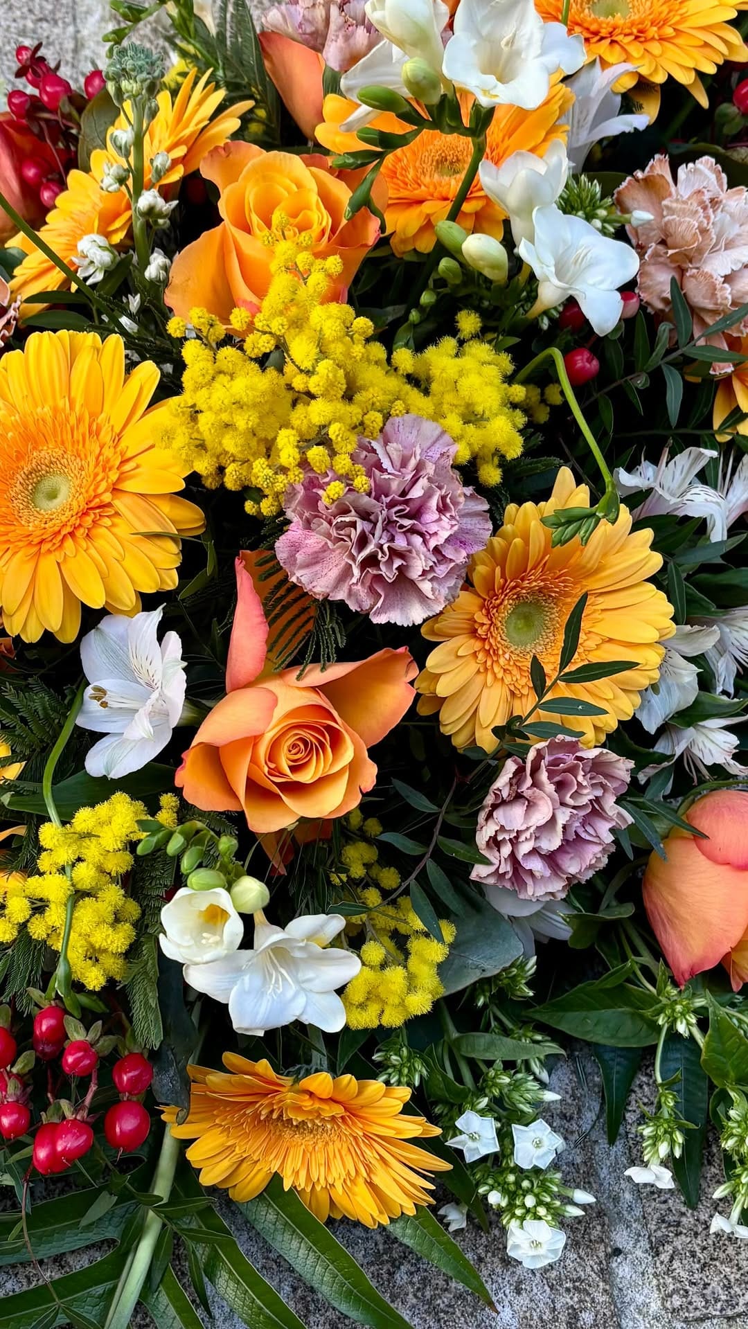 Post 6 by Symbiose Fleuriste & Céramiste on Instagram (video)