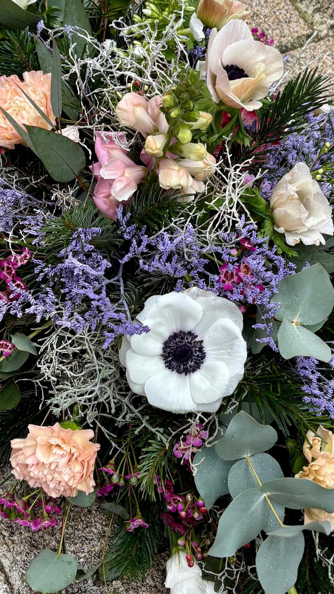 Post 5 by Symbiose Fleuriste & Céramiste on Instagram (video)