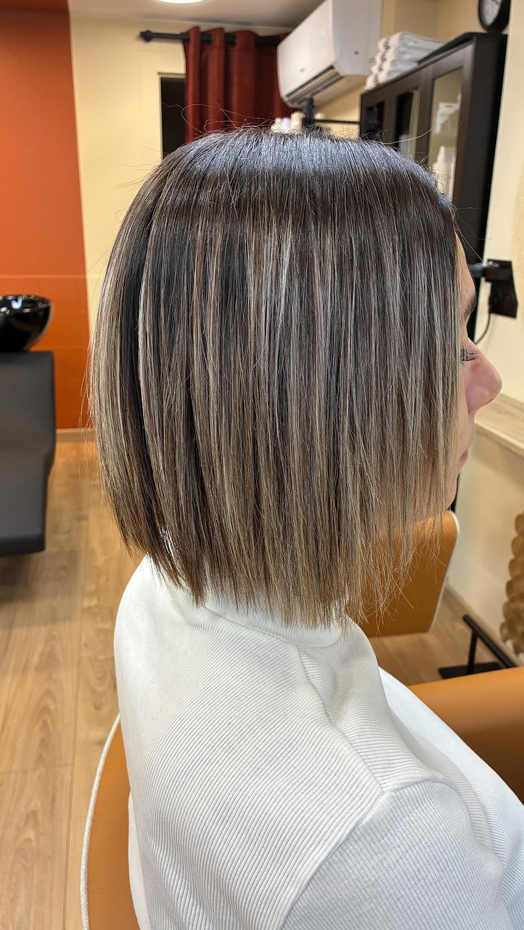 Post 2 by Ilyine Paris Officiel on Instagram (video)