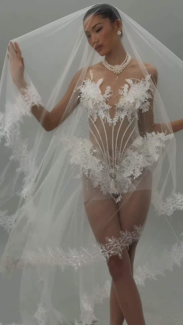 Post 6 by Huynh Tu Anh on Instagram (video)
