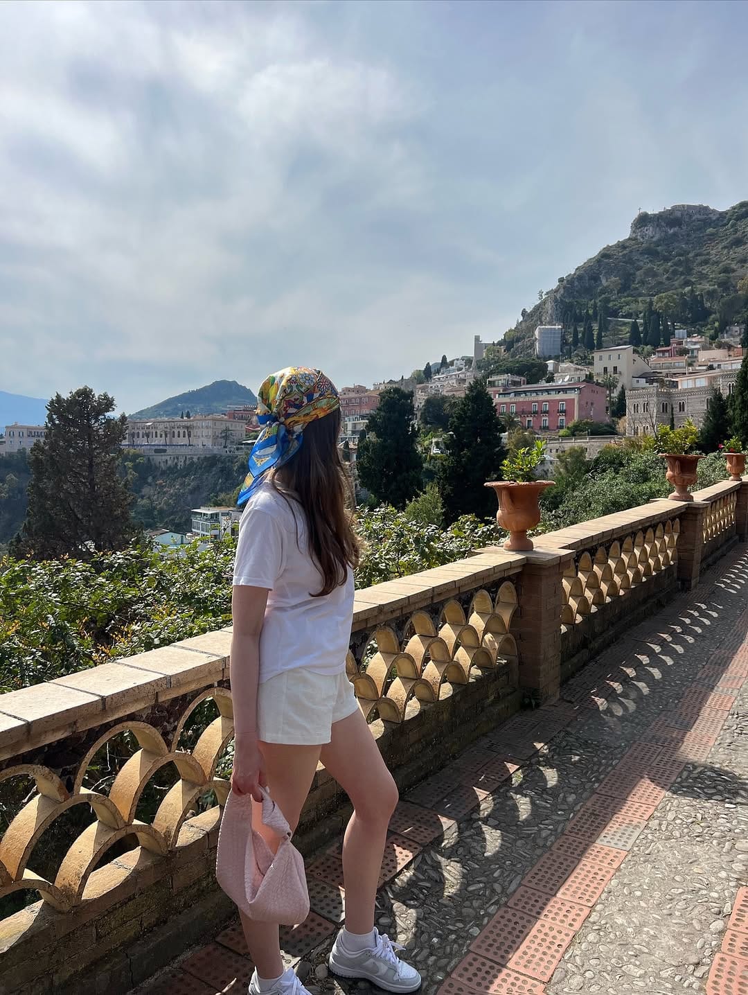 Post 4 by Mira Vaispapir on Instagram (carousel)