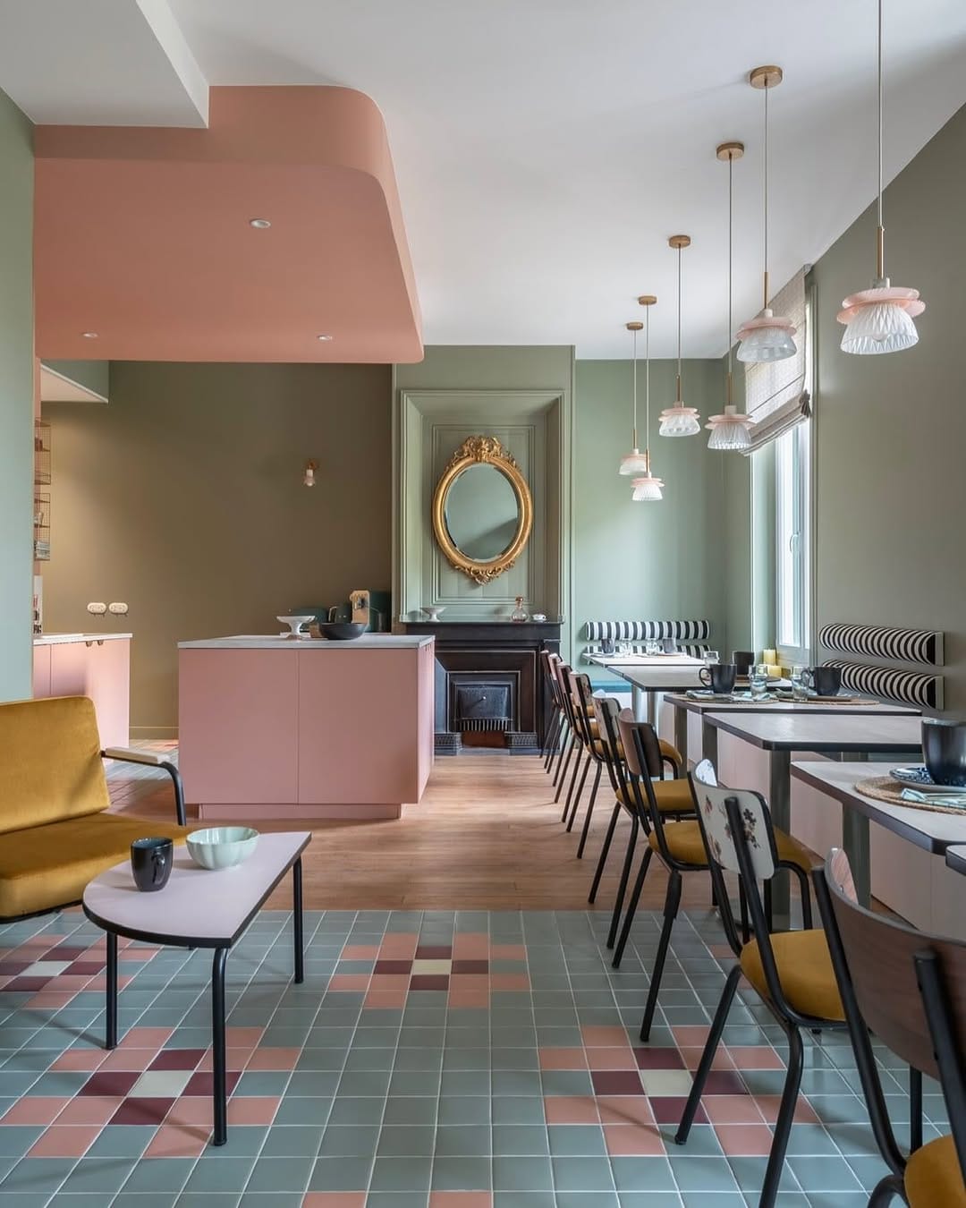 Post 10 by Sophie Igras Décoratrice Le Voyage Intérieur on Instagram (carousel)