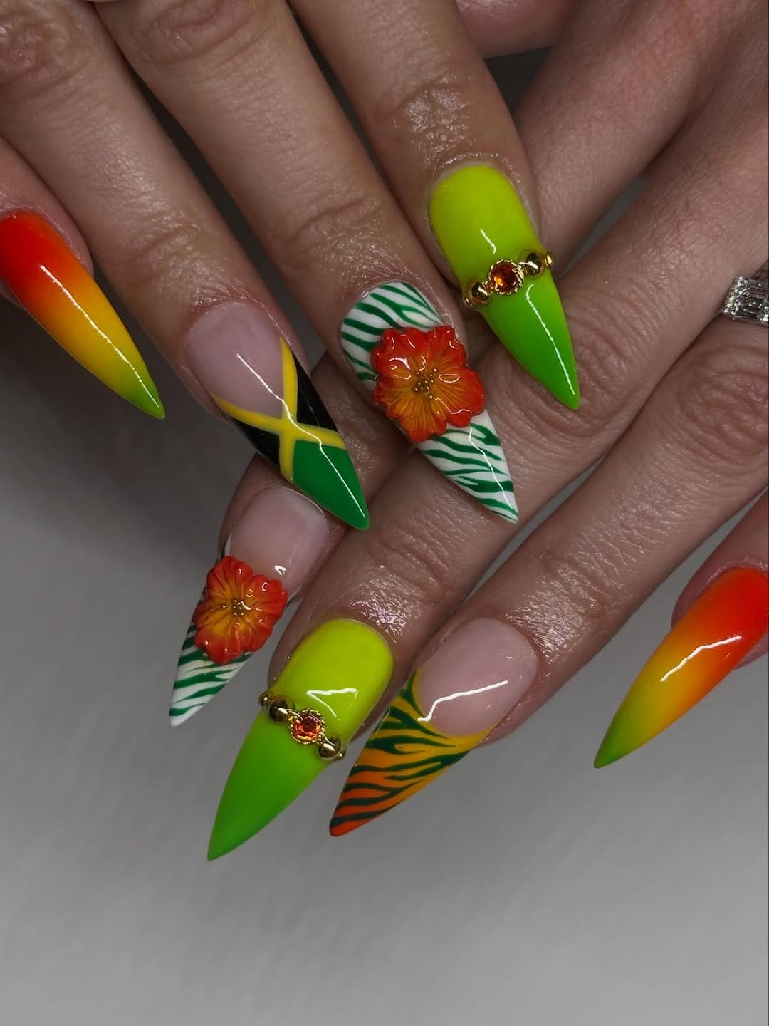 Post 7 by Nawel 🌸 Nail artist•formatrice 🧸 paris on Instagram (carousel)