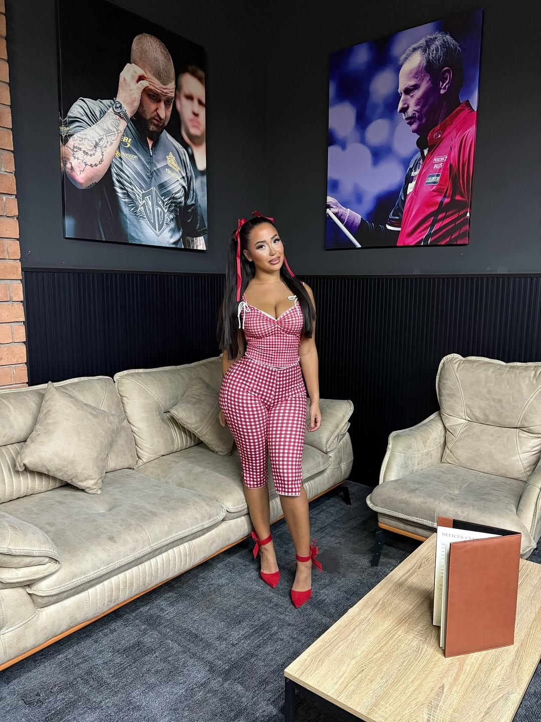 Post 8 by 𝐒𝐓𝐀𝐀𝐑 ✨ on Instagram (carousel)