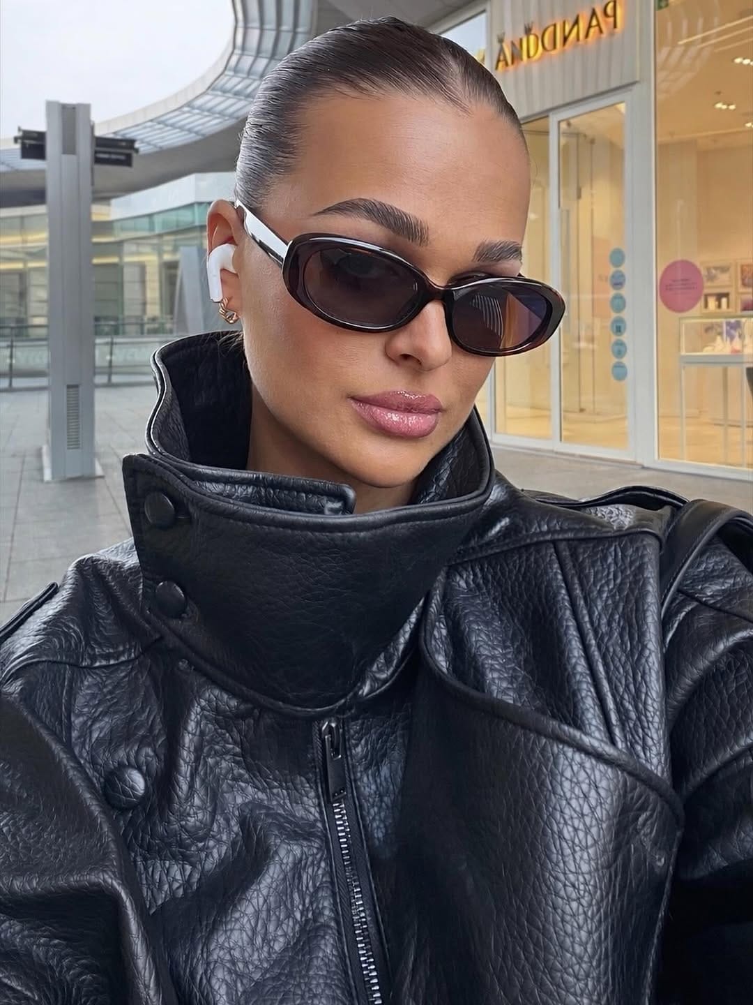 Post 6 by 𝙼𝚊𝚗𝚘𝚗 𝙳𝚎 𝙼𝚎𝚢𝚎𝚛𝚎 on Instagram (image)