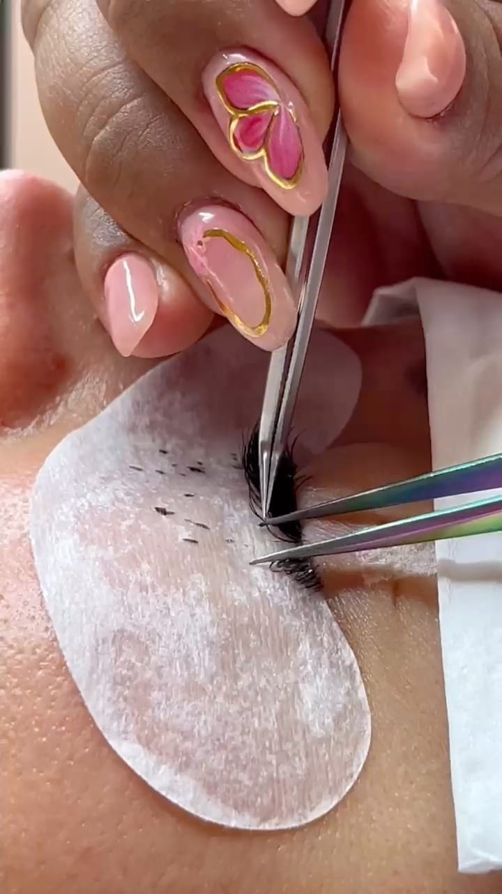 Post 6 by Cils de Marie / …Cils et Sourcils Haute Couture… on Instagram (video)