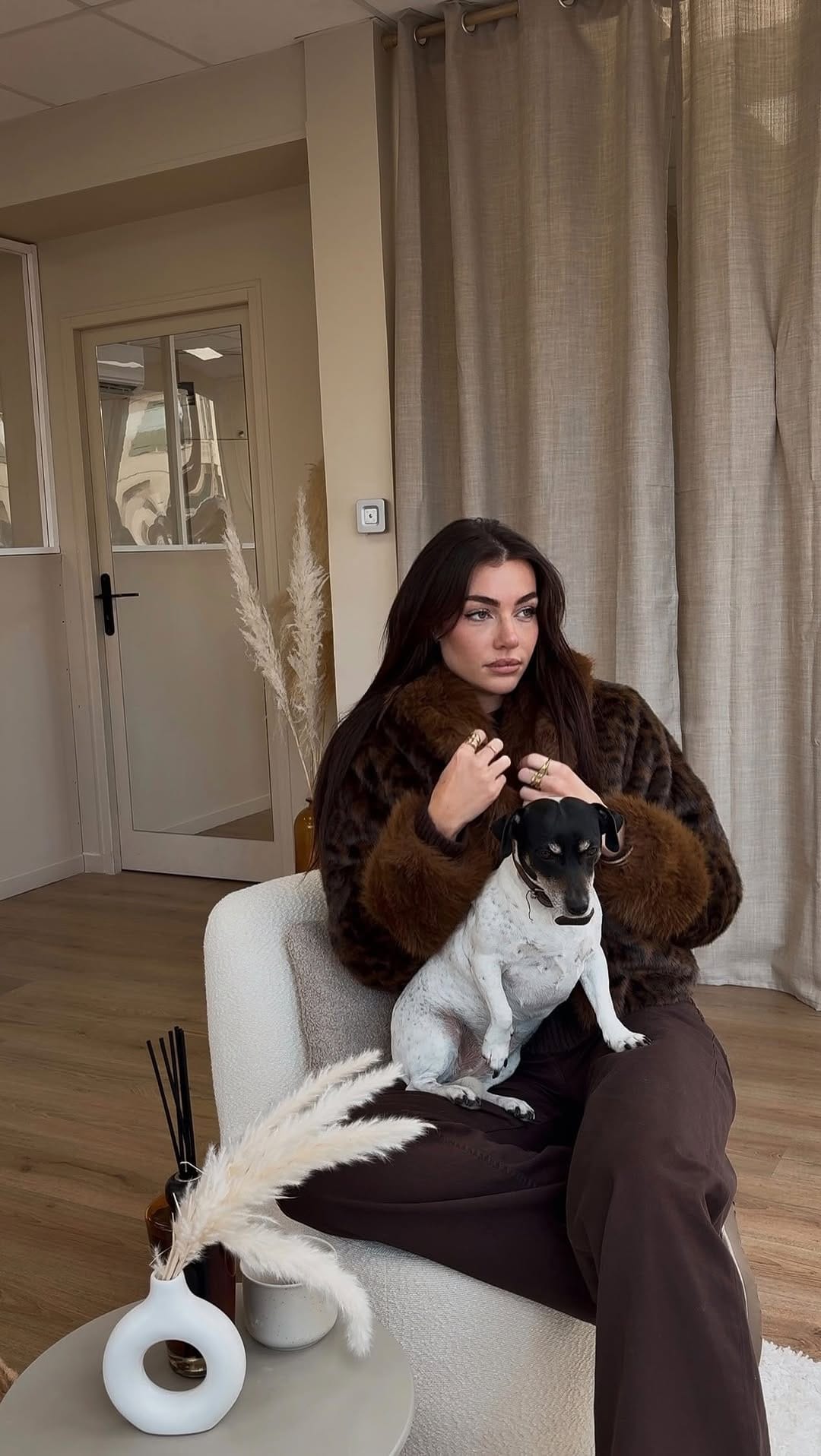 Post 3 by Chloe benigni on Instagram (video)
