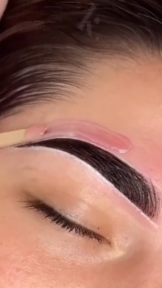 Post 4 by Browlift / Sourcils / Extensions cils/ Ongles /Epilation Lyon on Instagram (video)