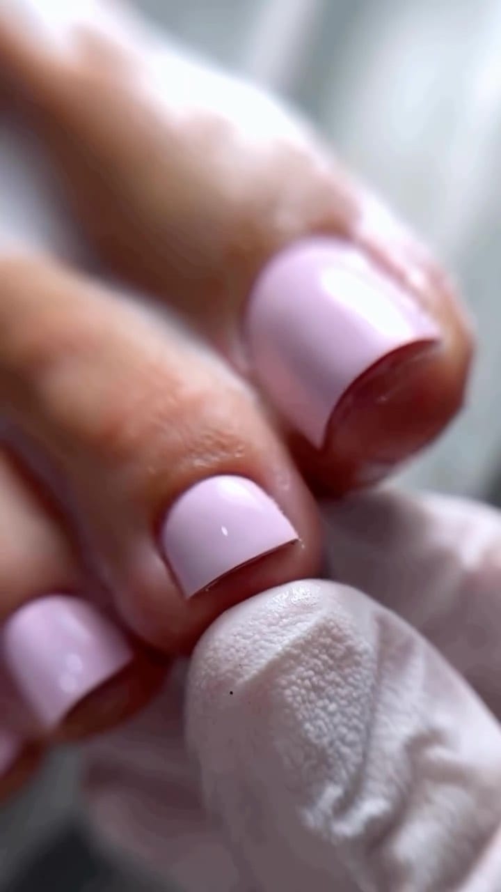 Post 8 by Browlift / Sourcils / Extensions cils/ Ongles /Epilation Lyon on Instagram (video)