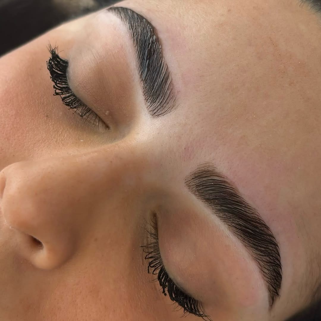 Post 2 by Browlift / Sourcils / Extensions cils/ Ongles /Epilation Lyon on Instagram (carousel)
