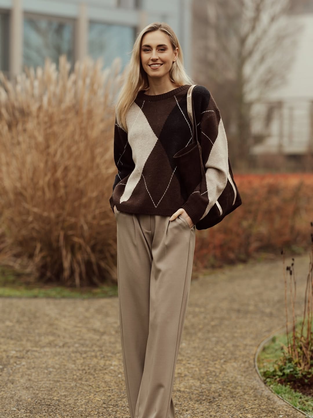Post 8 by Vêtements de Mode on Instagram (carousel)