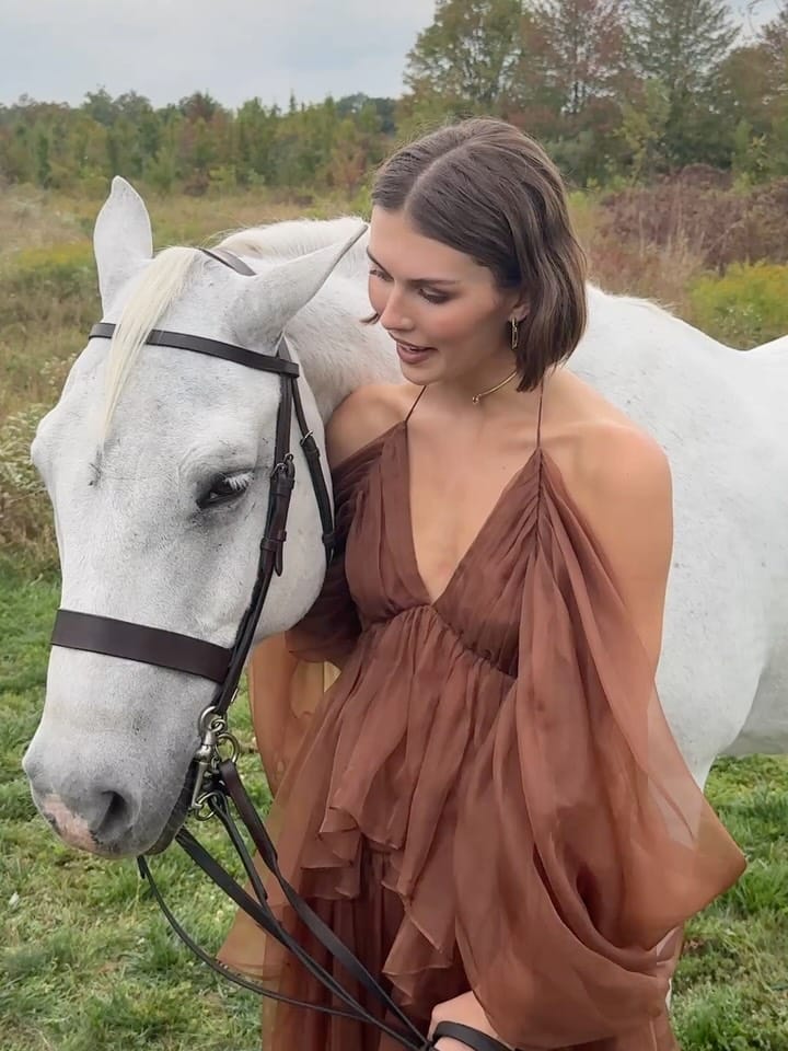 Post 2 by Ana Tess / Fashion Stylist and Creative Consultant on Instagram (carousel)