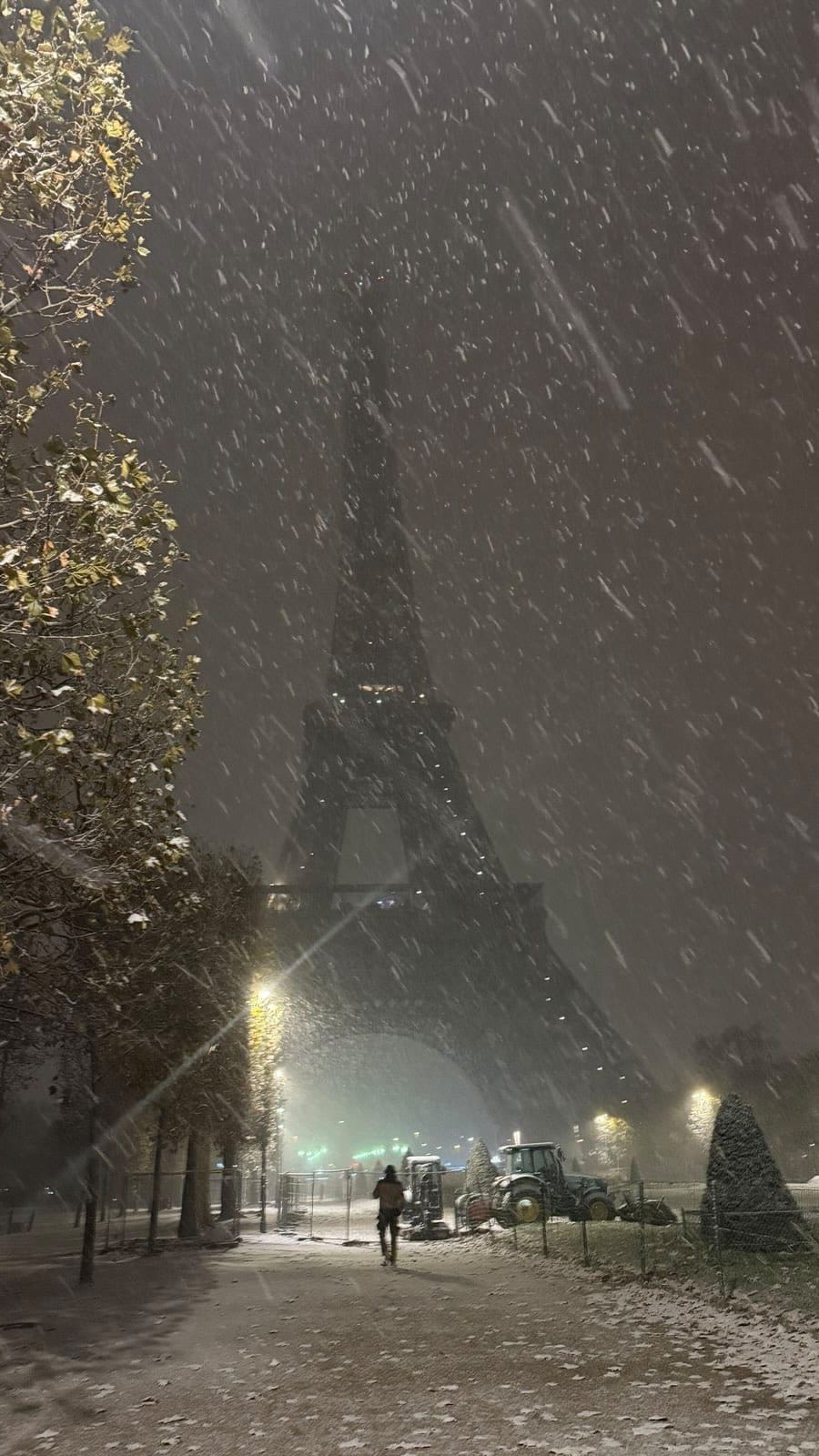 Post 7 by Julie Lamrani- living in Paris and creating a brand LMR 🪡 on Instagram (video)