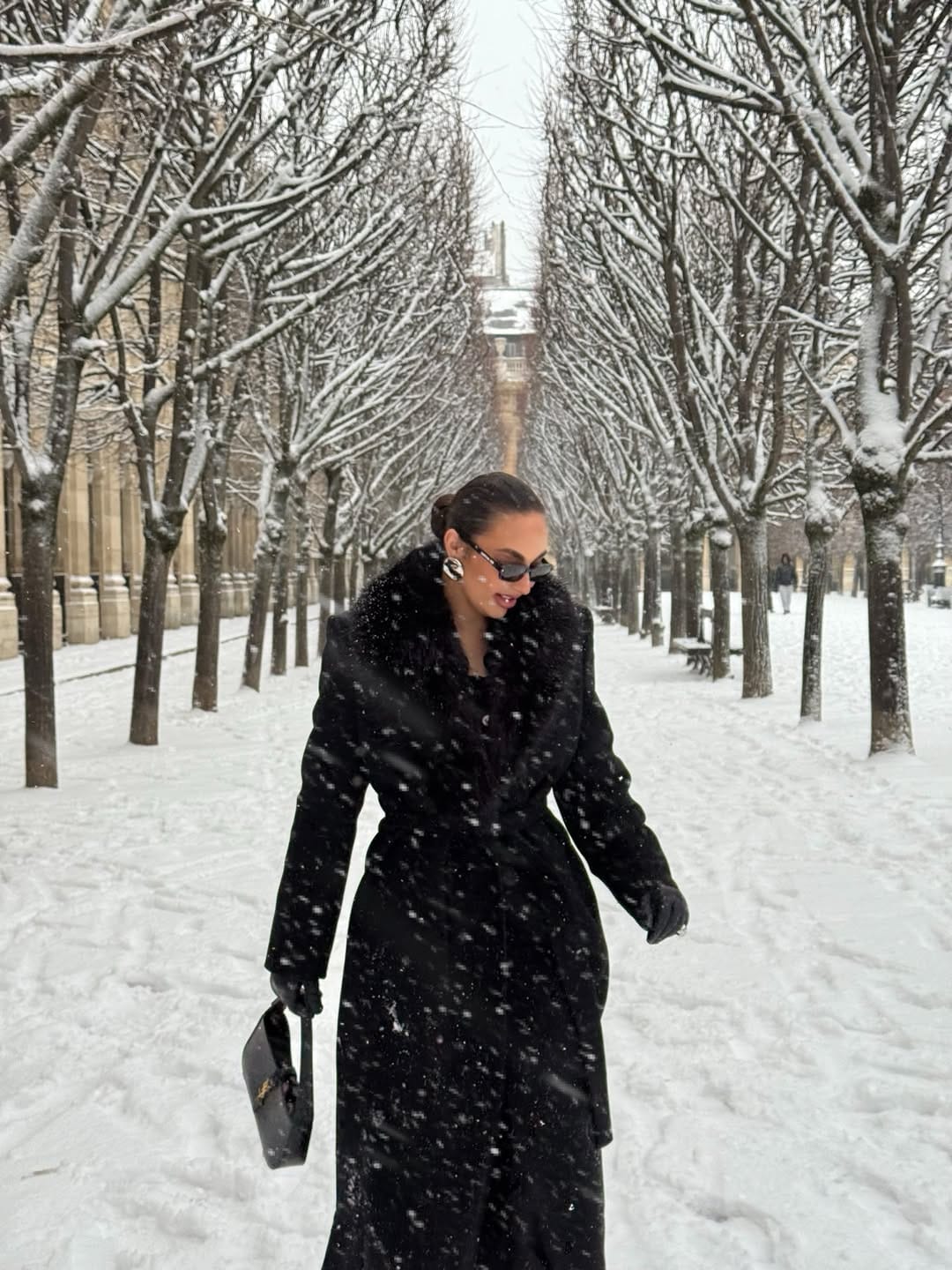 Post 4 by Julie Lamrani- living in Paris and creating a brand LMR 🪡 on Instagram (carousel)