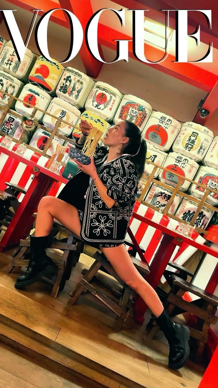 Post 10 by Leeloo on Instagram (video)