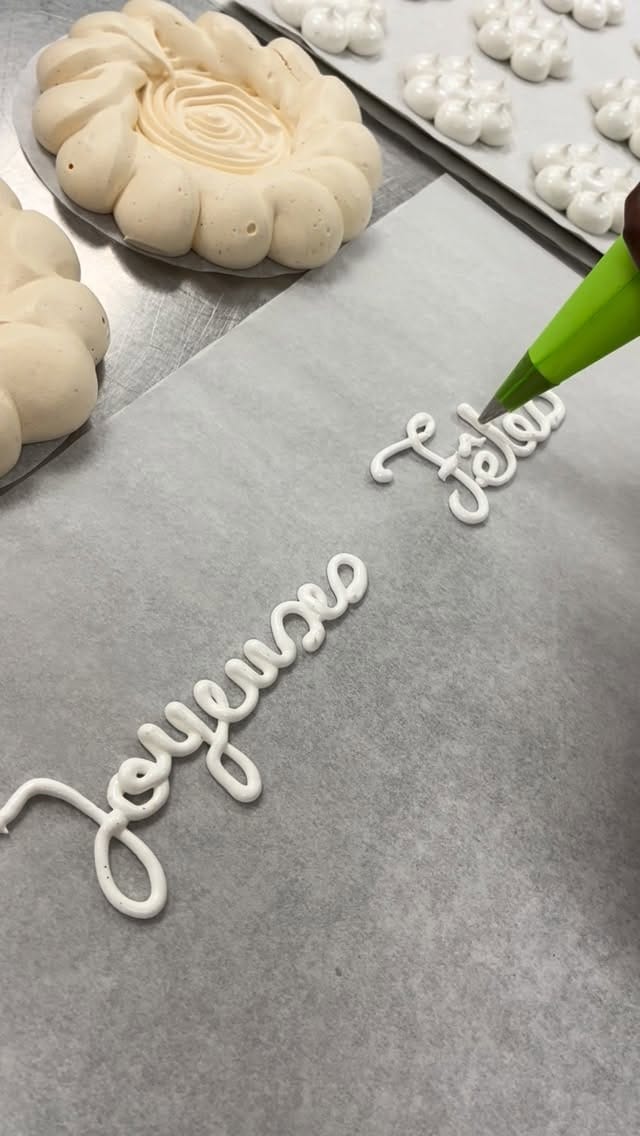 Post 10 by La Meringaie on Instagram (video)