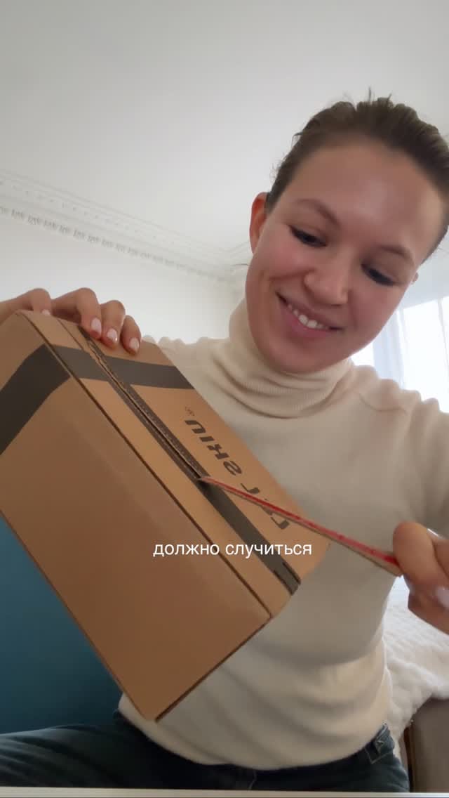 Post 1 by makeup artist /  PARIS on Instagram (video)