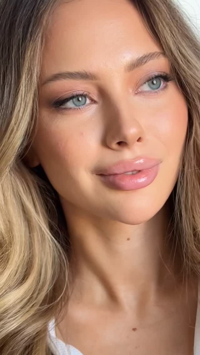 Post 6 by makeup artist /  PARIS on Instagram (video)