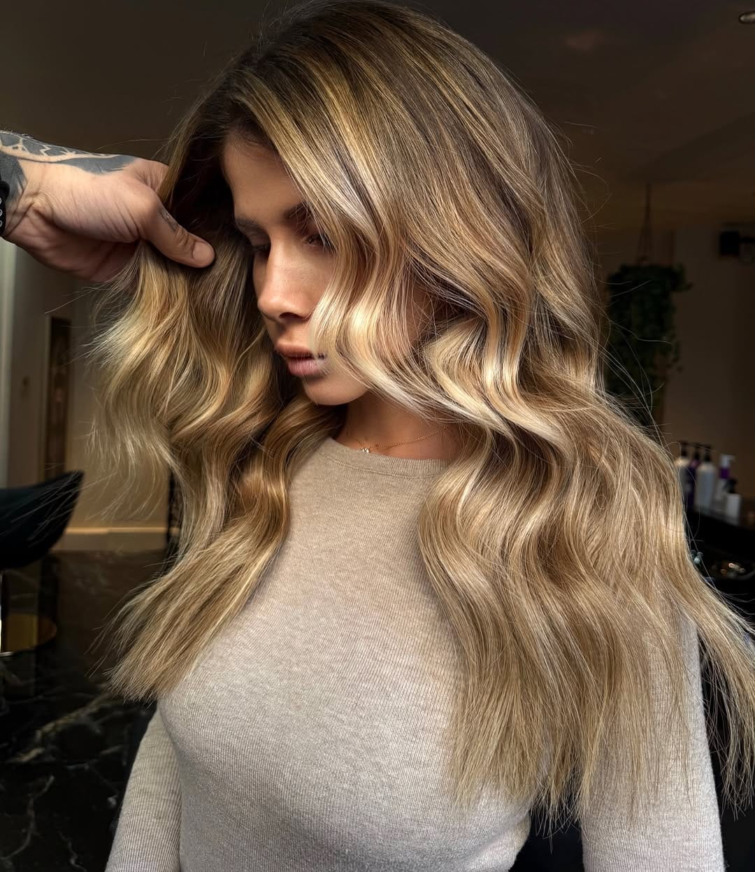 Post 2 by Jordy Brechkoff I Extensions de Cheveux on Instagram (carousel)