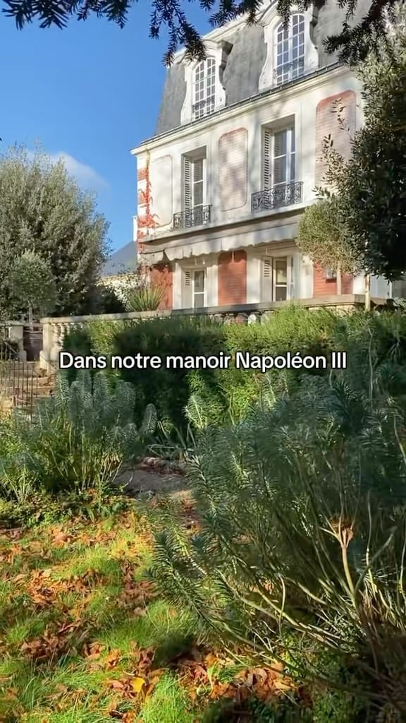 Post 2 by Lisa Beauvoit | manoir Napoléon III on Instagram (video)