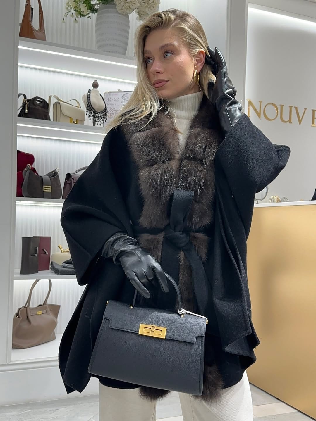Post 6 by Haine Genți Accesorii | Chișinău on Instagram (video)