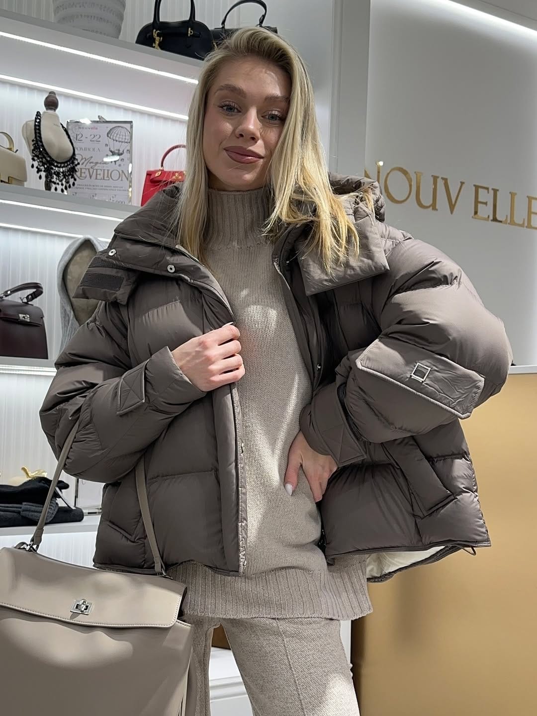 Post 8 by Haine Genți Accesorii | Chișinău on Instagram (video)