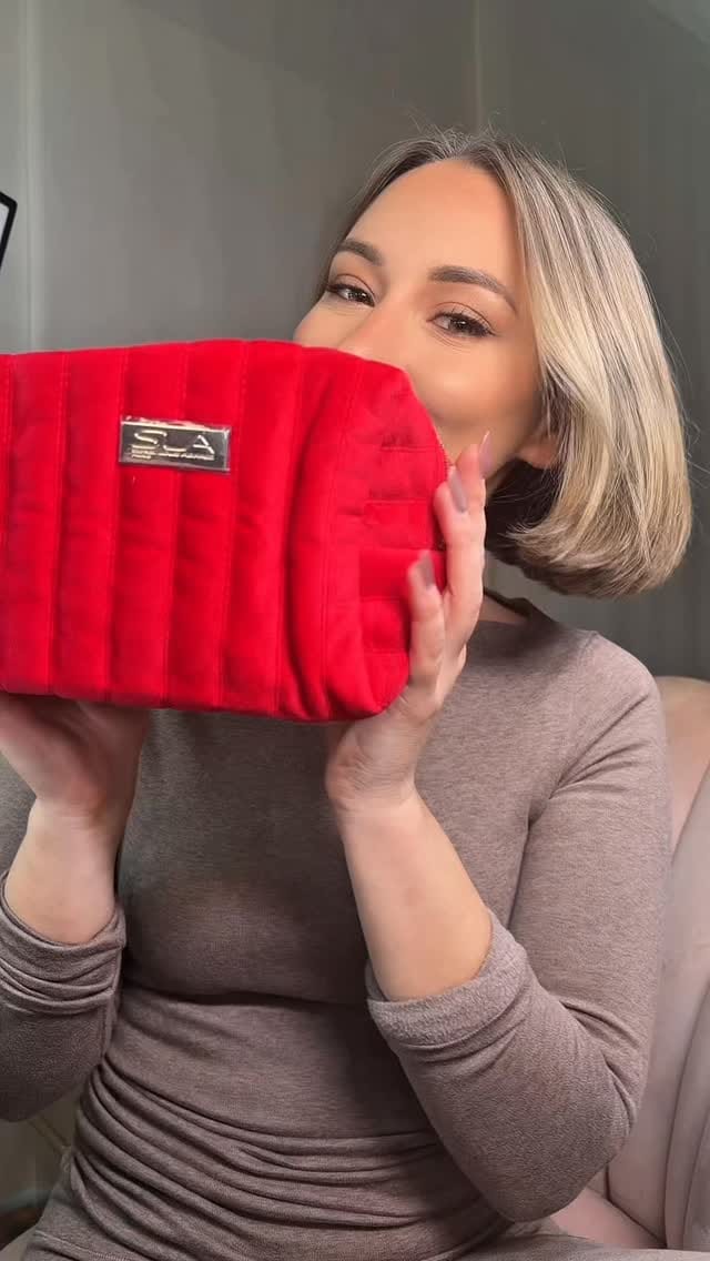 Post 3 by SLA Paris Cosmetics on Instagram (video)