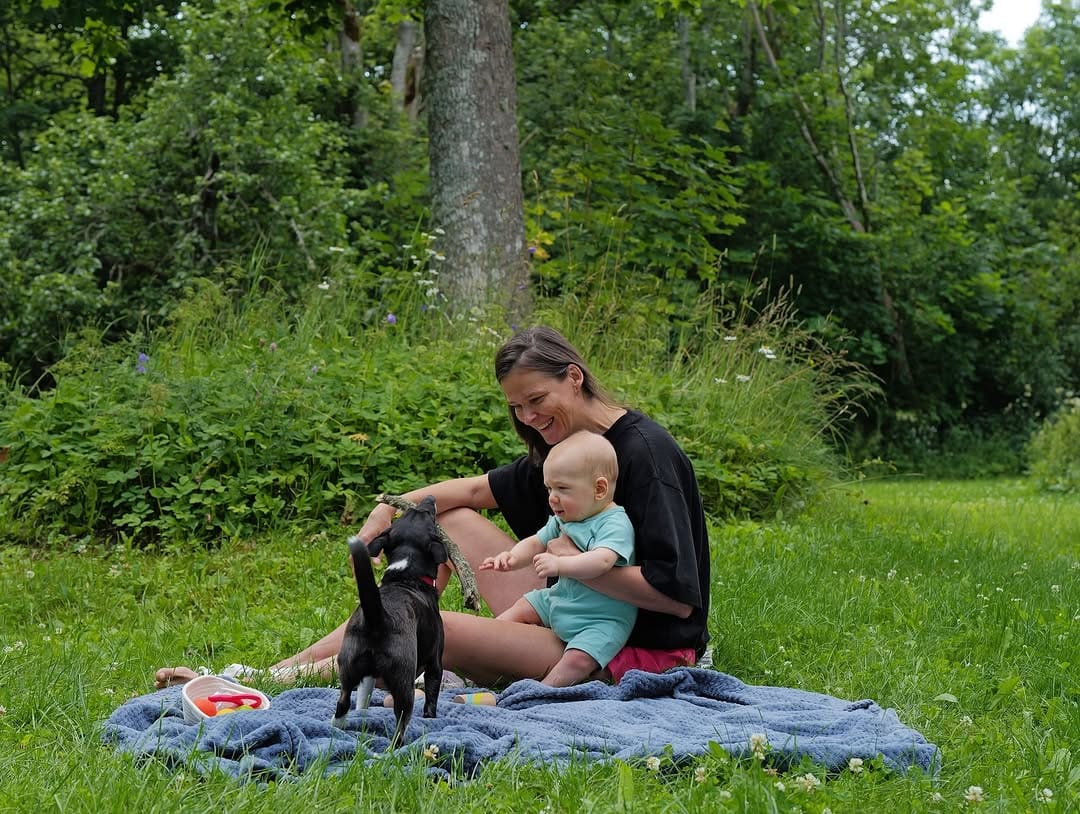 Post 8 by Carmen Kass on Instagram (image)