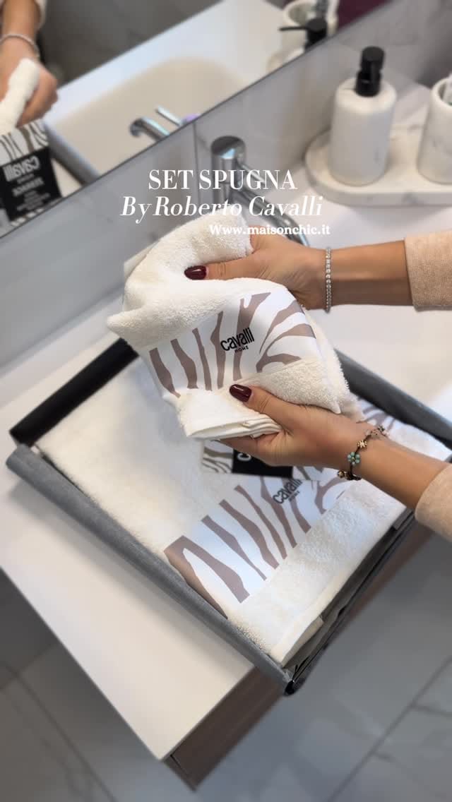 Post 4 by Maison Chic on Instagram (video)