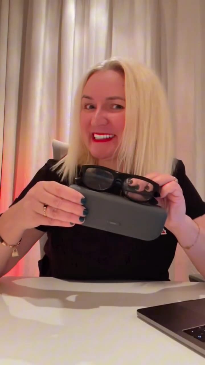 Post 3 by Boglarka Eva Dari on Instagram (video)