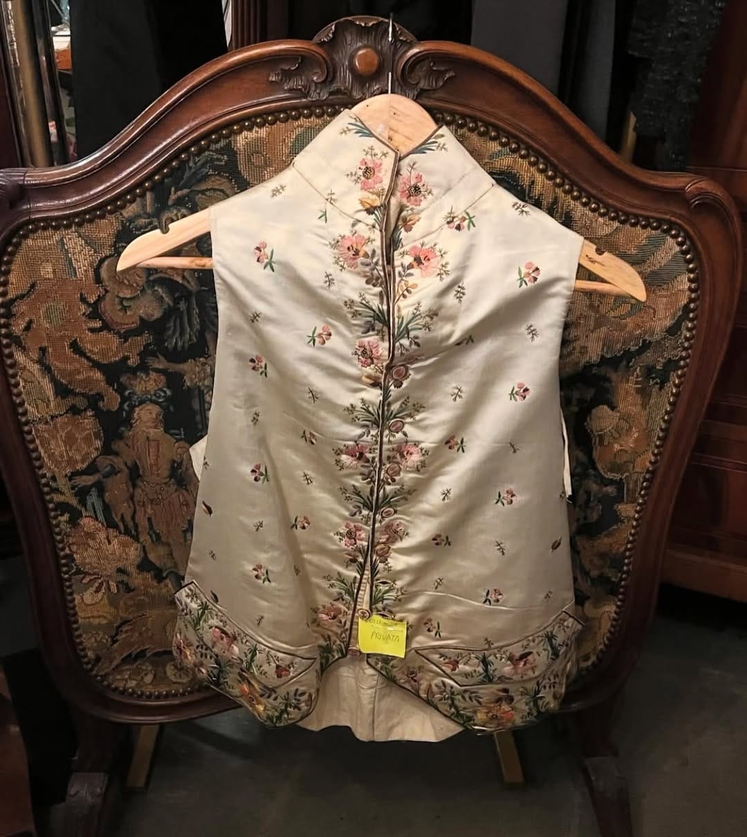 Post 8 by Merci, c’est vintage on Instagram (carousel)