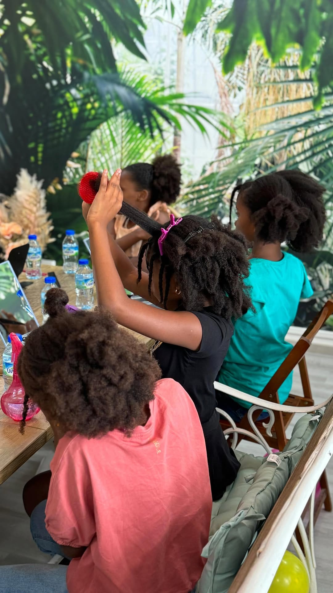 Post 10 by 𝐀𝐓𝐀𝐍𝐆𝐀 - Cheveux et Corps on Instagram (video)