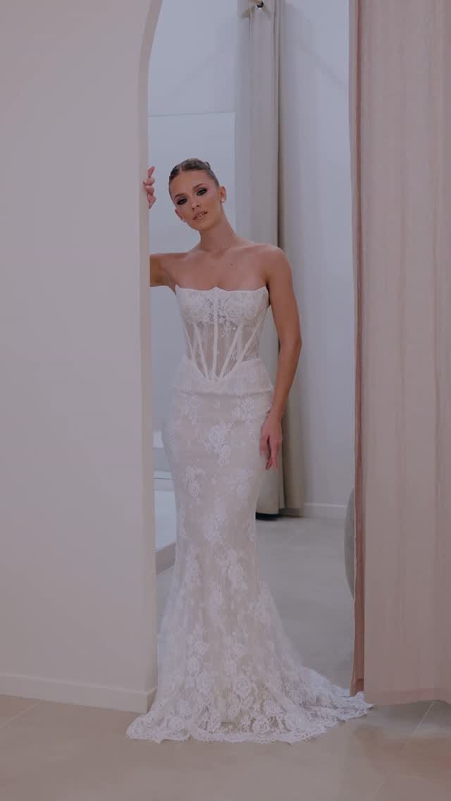 Post 3 by CIGDEM METIN BRIDAL on Instagram (video)