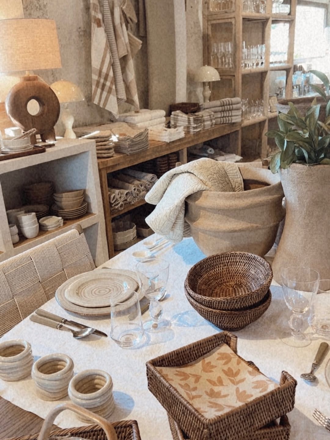 Post 1 by ENVERS DU DECOR on Instagram (image)