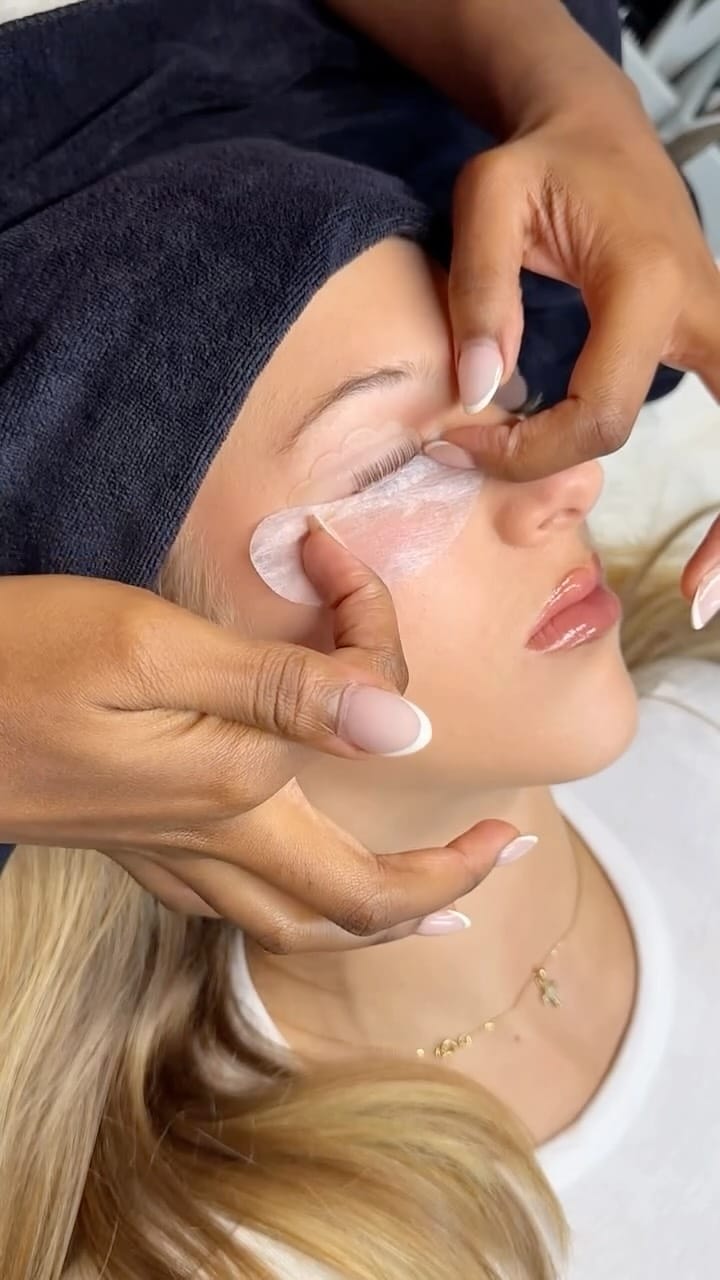 Post 3 by SOURCILS LAUSANNE - BROWLIFT - FORMATION   💫 on Instagram (video)