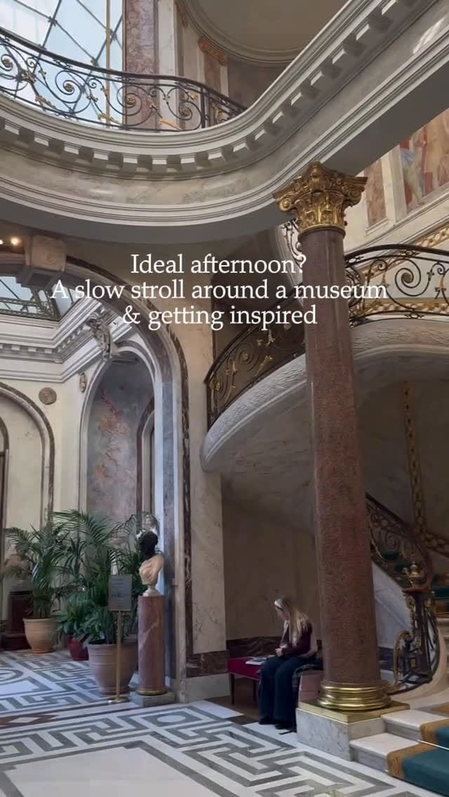 Post 3 by Madame de la Maison on Instagram (video)