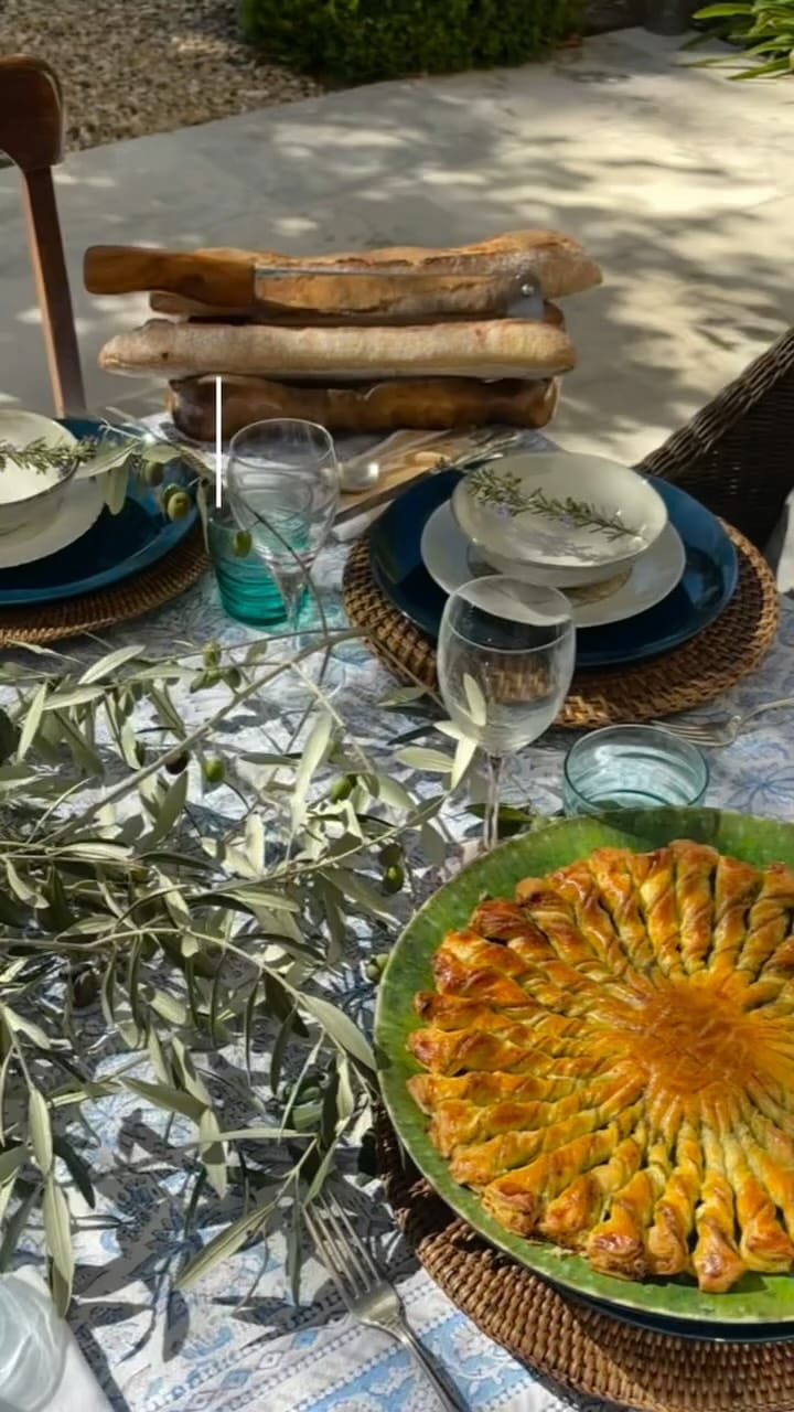 Post 6 by Madame de la Maison on Instagram (video)