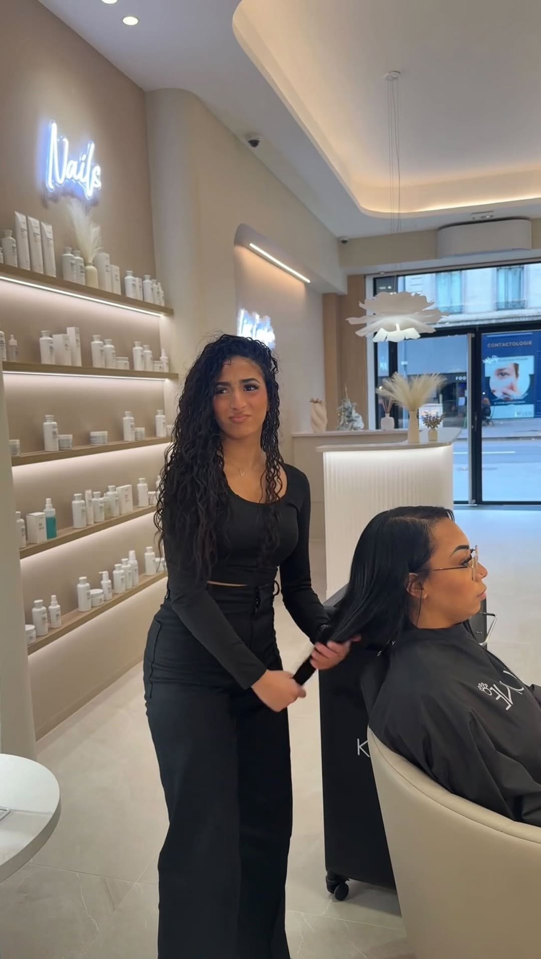 Post 1 by LISS CENTER LYON on Instagram (video)
