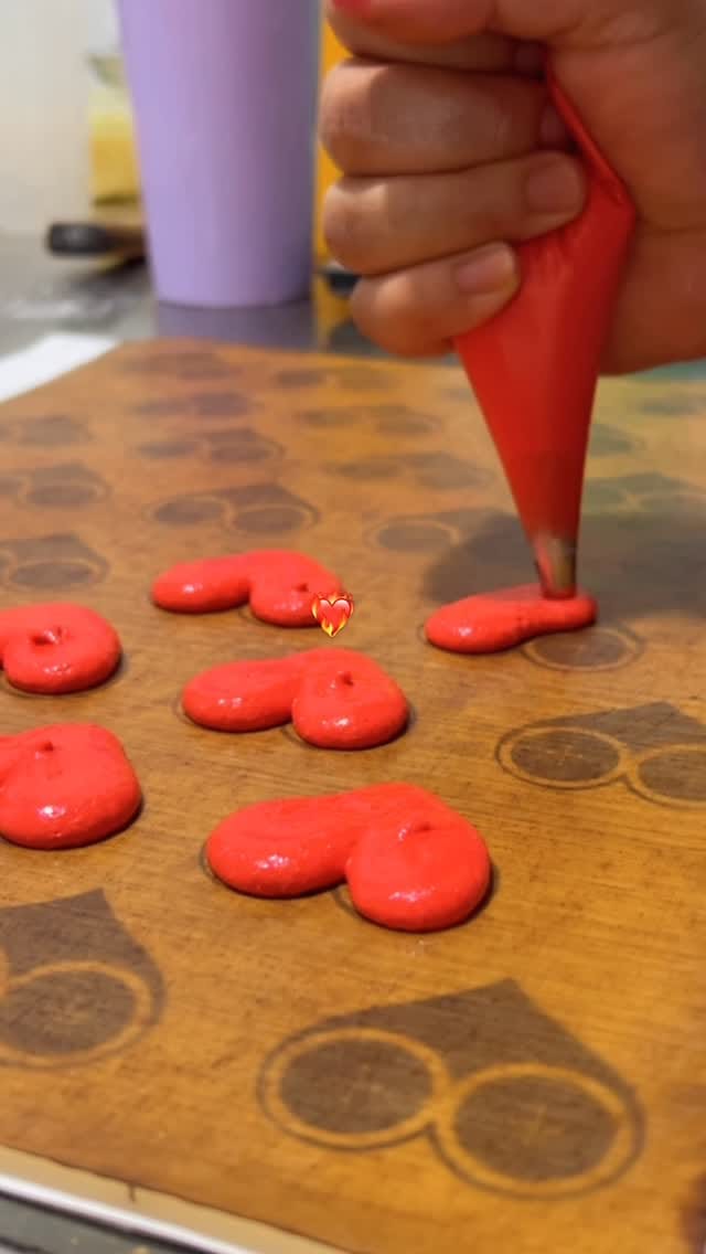 Post 1 by 𝐋𝐄𝐒 𝐏𝐄𝐓𝐈𝐓 𝐌𝐀𝐂𝐀𝐑𝐎𝐍𝐒 𝐁𝐎𝐋𝐈𝐕𝐈𝐀 ❤︎︎ on Instagram (video)