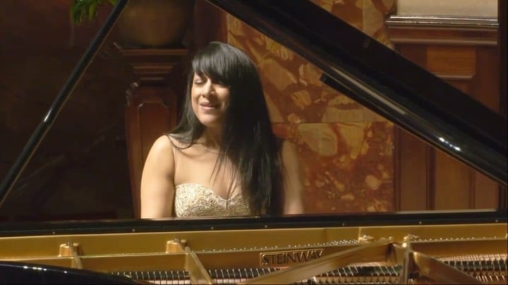 Post 9 by Shani Diluka on Instagram (video)