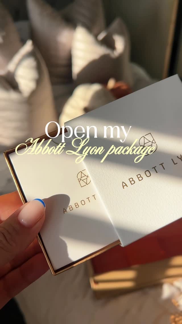 Post 9 by 𝑅𝑜𝒸𝒽𝑒𝓁𝓁𝑒 on Instagram (video)