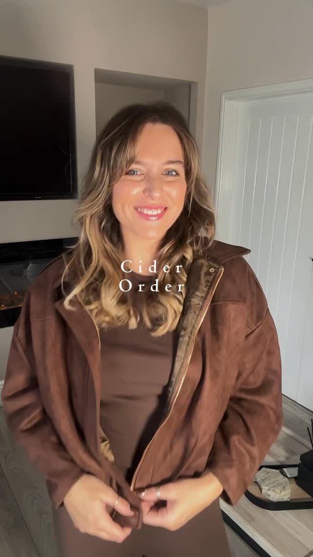 Post 7 by 𝑅𝑜𝒸𝒽𝑒𝓁𝓁𝑒 on Instagram (video)