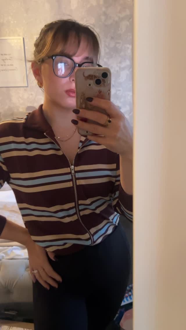Post 4 by 𝑅𝑜𝒸𝒽𝑒𝓁𝓁𝑒 on Instagram (video)