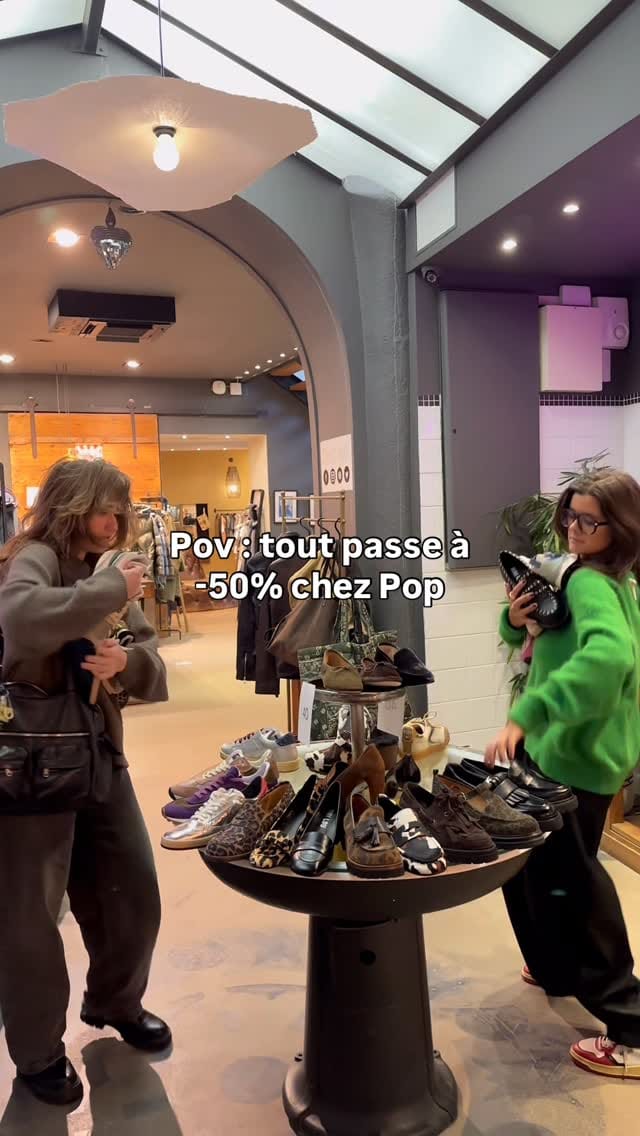 Post 1 by 🅟🅞🅟 🅐🅝🅓 🅢🅗🅞🅔🅢 on Instagram (video)