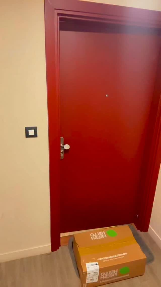 Post 1 by OMOLARA in PaRis ✨ on Instagram (video)