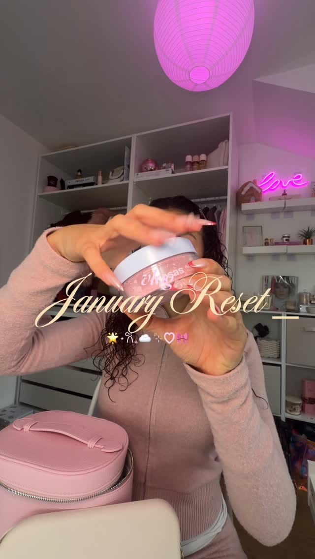 Post 1 by Lisia || fashion content creator on Instagram (video)