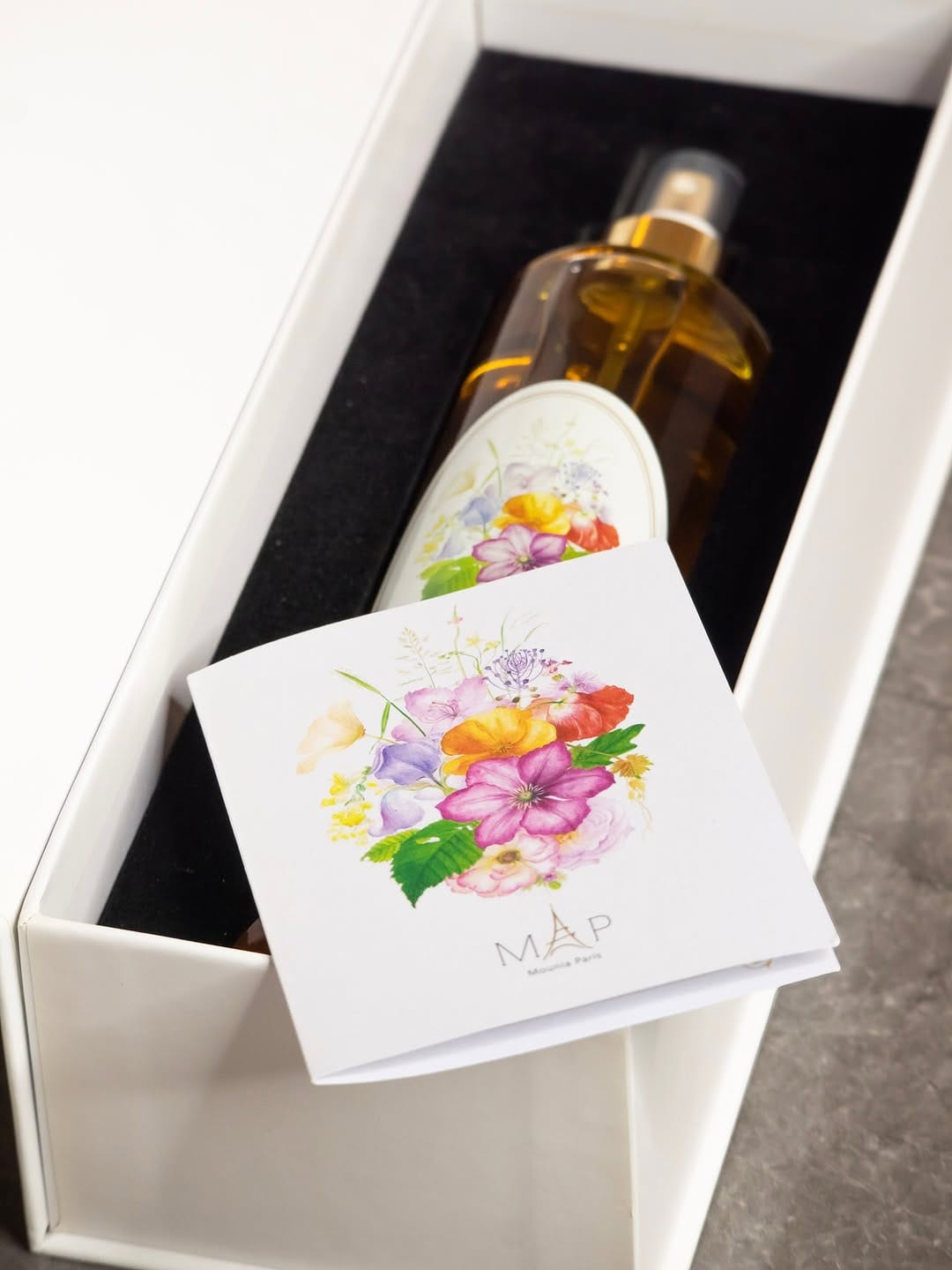 Post 3 by Mounia Paris | Perfume & Crystal on Instagram (image)